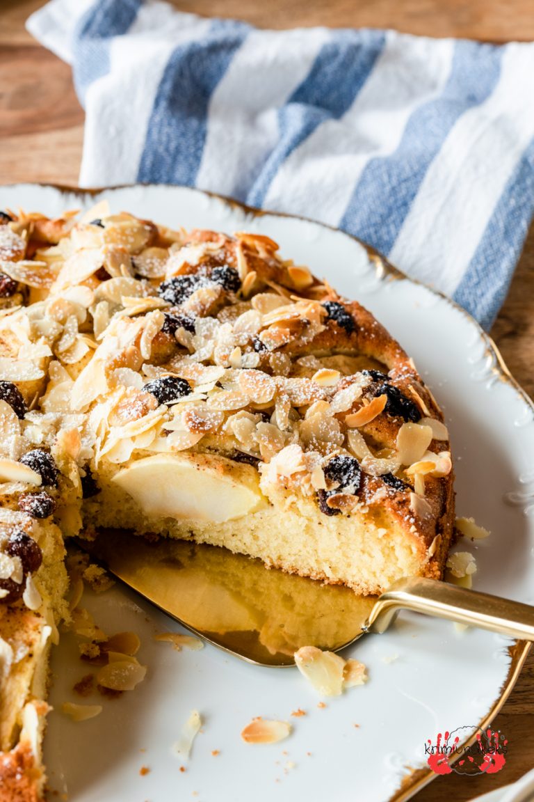 Saftiger Apfelkuchen aus Rührteig
