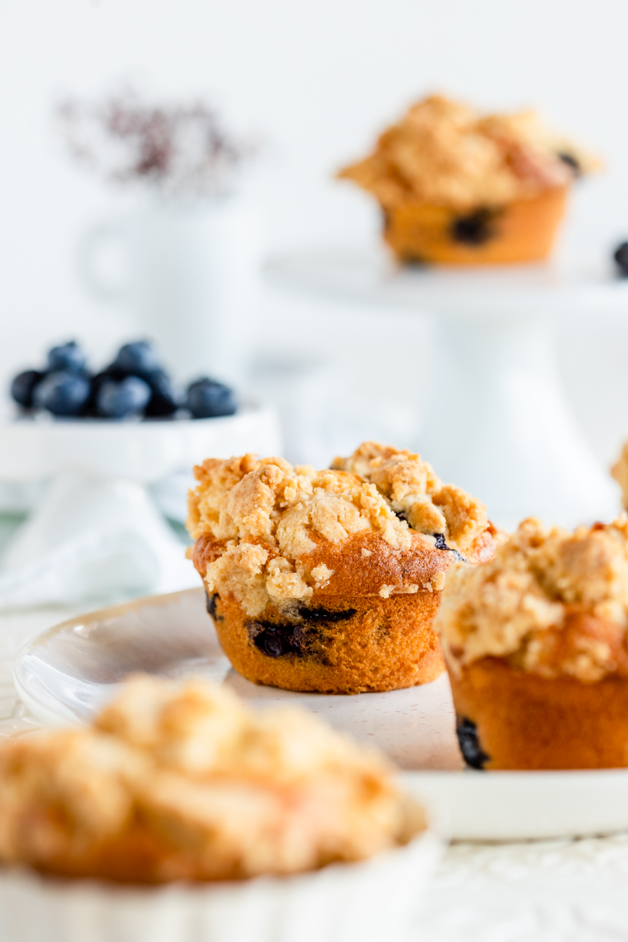 Fluffig &amp; knusprig: Heidelbeer-Buttermilch-Muffins mit Streuseln
