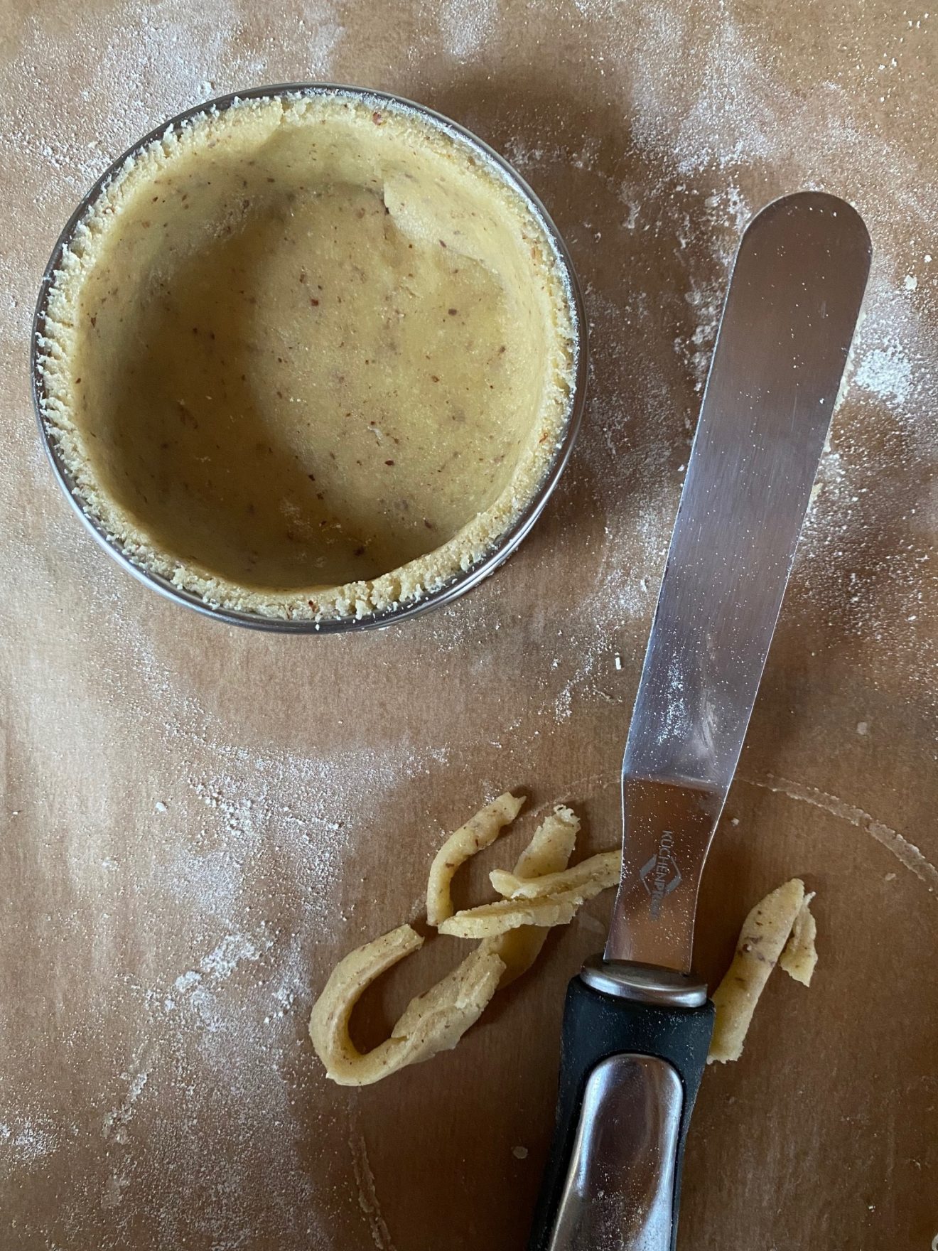 Zimt-Pannacotta-Törtchen mit Äpfeln und Karamell-Nüssen Zimt-Pannacotta-Törtchen mit Äpfeln und Karamell-Nüssen