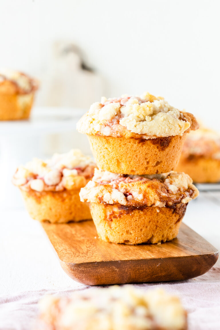 Muffins mit Erdbeer-Käsekuchen-Füllung