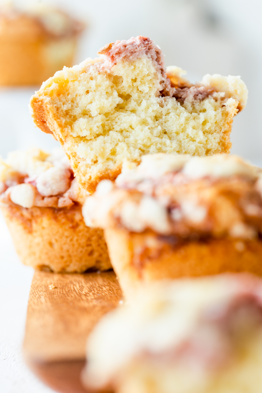 Muffins mit Erdbeer-Käsekuchen-Füllung