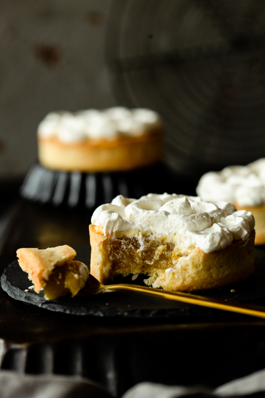 Rhabarber-Törtchen mit weißer Schokolade Rhabarber-Törtchen mit weißer Schokolade