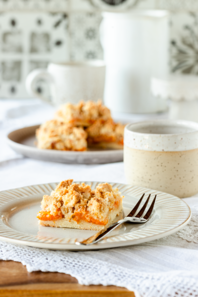 Aprikosenkuchen mit Schüttelbrot-Streuseln Aprikosen Südtirol Streusel Sommer Mürbeteig Schüttelbrot