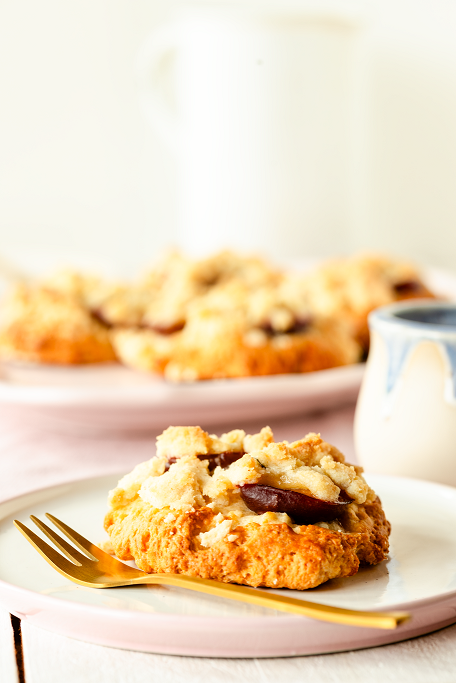 Zwetschgentaler mit Tonkabohne Zwetschgen Tonkabohne Streusel Quark-Öl-Teig krimiundkeks