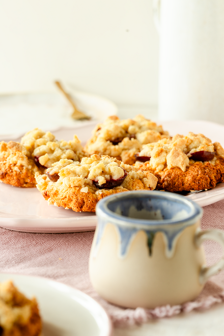 Zwetschgentaler mit Tonkabohne Zwetschgen Tonkabohne Streusel Quark-Öl-Teig krimiundkeks