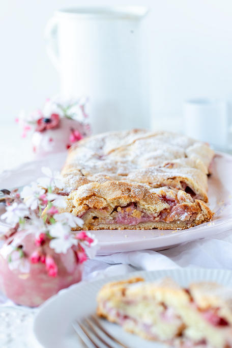 Erdbeerstrudel Erdbeeren Mürbeteig weiße Schokolade Südtiroler Strudel krimiundkeks