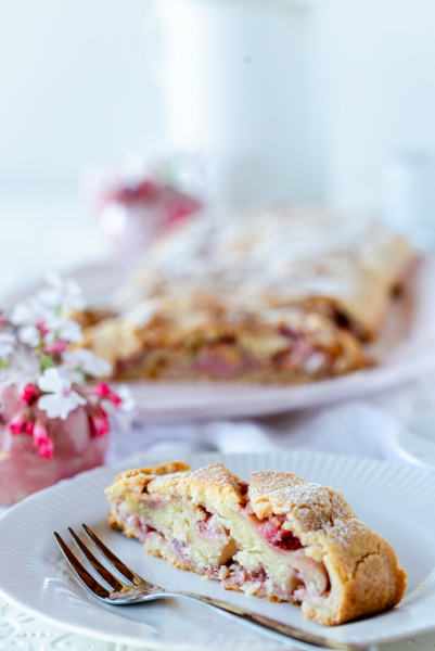 Erdbeerstrudel Erdbeeren Mürbeteig weiße Schokolade Südtiroler Strudel krimiundkeks