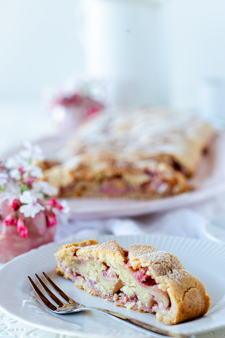 Erdbeerstrudel Erdbeeren Mürbeteig weiße Schokolade Südtiroler Strudel krimiundkeks